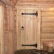 Как правильно выбрать деревянные двери для бани